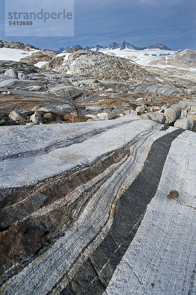 Gesteinsformationen am Mittivakkat-Gletscher  Halbinsel Ammassalik  Ostgrönland  Grönland