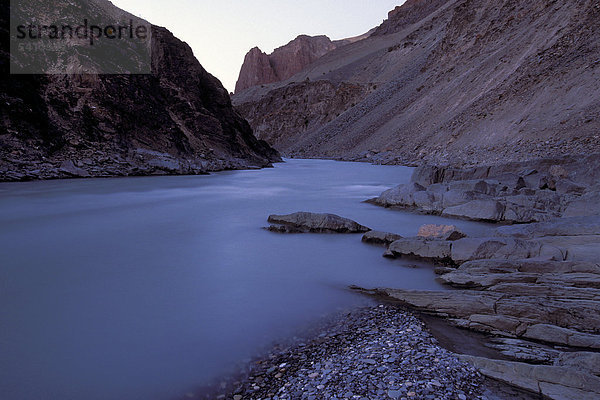 Tsarap-Fluss  beim Kloster Phuktal  Purni  Zanskar  Ladakh  indischer Himalaya  Jammu und Kaschmir  Nordindien  Indien  Asien