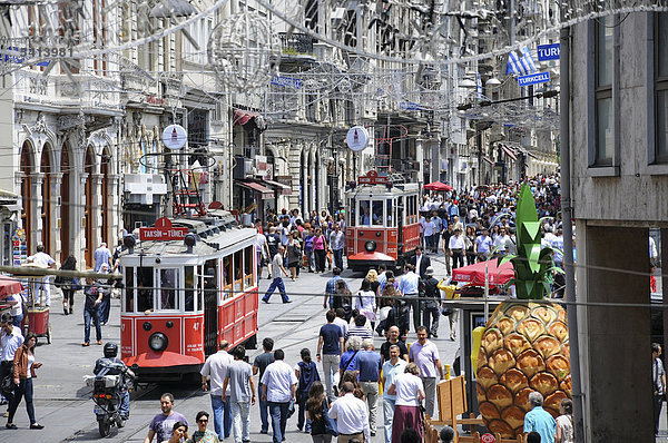 Alte Straßenbahn  Istiklal Caddesi  Istanbul  Türkei  Europa