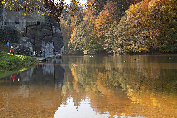 Wald und Wasser rund um die Externsteine im Herbst  Teutoburger Wald  Horn-Bad Meinberg  Nordrhein-Westfalen  Deutschland  Europa