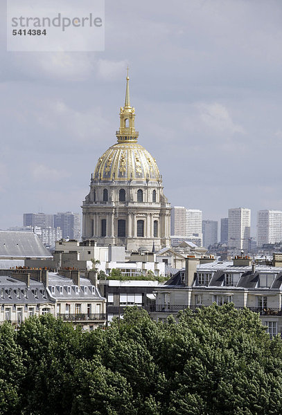 Blick auf DÙme des Invalides  gesehen vom Palais de Tokyo  Paris  Ile de France  Frankreich  Europa