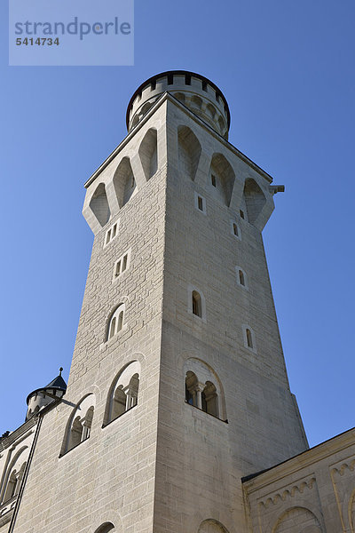 Turm im Innenhof von Schloss Neuschwanstein  bei Füssen  Ostallgäu  Allgäu  Bayern  Deutschland  Europa