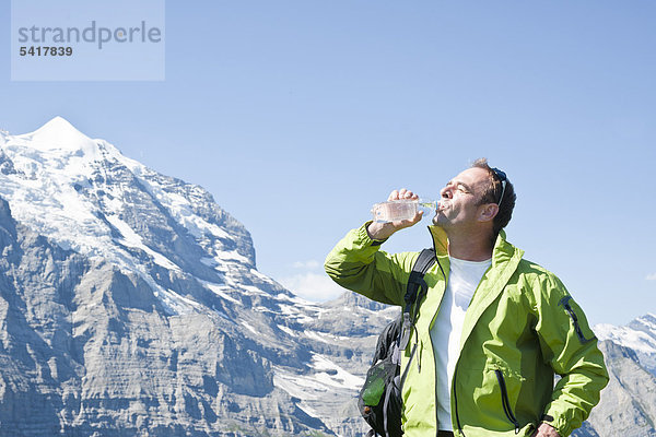 Wandern in den Schweizer Bergen  Berner Oberland  Grindelwald  Schweiz  Europa