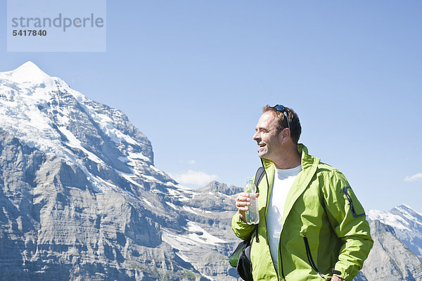 Wandern in den Schweizer Bergen  Berner Oberland  Grindelwald  Schweiz  Europa