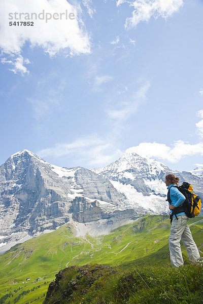 Wandern in den Schweizer Bergen  Berner Oberland  Grindelwald  Schweiz  Europa