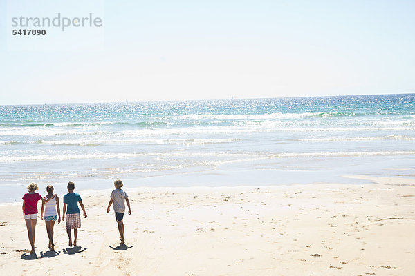 Teenager am Strand