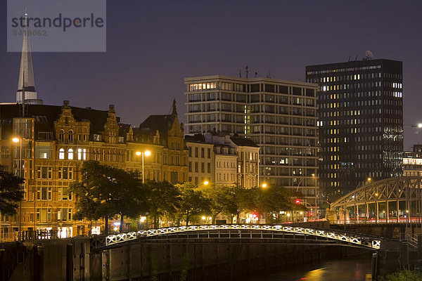 Bürogebäude Europa Abend Brücke Kirche Hamburg - Deutschland Deutschland Zollkanal