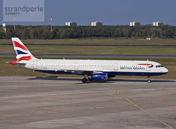 Passagierflugzeug  British Airways  Landebahn  Flughafen Berlin-Tegel  Otto Lilienthal  Berlin  Deutschland  Europa