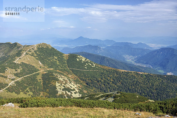 Der Berg Chleb vom Berg Velky Krivan aus gesehen  Nationalpark Kleine Fatra  Slowakei  Europa
