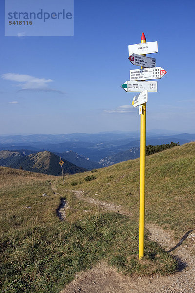 Wegweiser für Touristen  Bublen-Spalte  Nationalpark Kleine Fatra  Slowakei  Europa