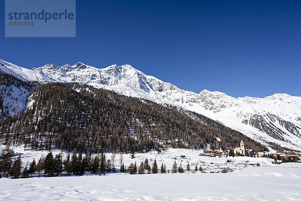 Sulden im Winter  hinten der Ortler  Südtirol  Italien  Europa