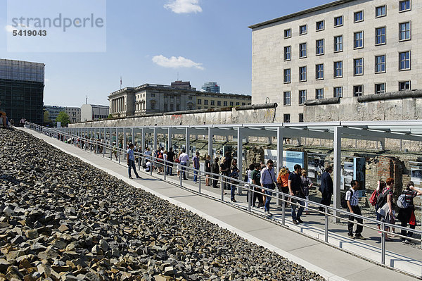 Mauerreste und Museum  Dokumentationszentrum  Stiftung Topographie des Terrors  historischer Ort  Gedenkstätte  Niederkirchenerstraße  Berlin  Deutschland  Europa