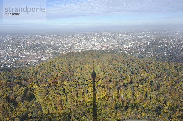 Blick auf Stuttgart im Herbst vom Stuttgarter Fernsehturm  Stuttgart  Baden-Württemberg  Deutschland  Europa