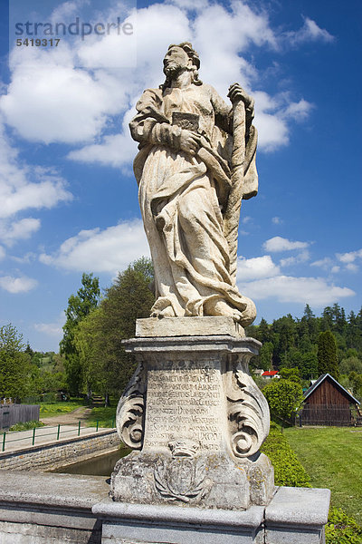 Statue auf Steinbrücke aus dem 18. Jahrhundert  Brtnice  Bezirk Jihlava  Region Vysocina  Tschechische Republik  Europa