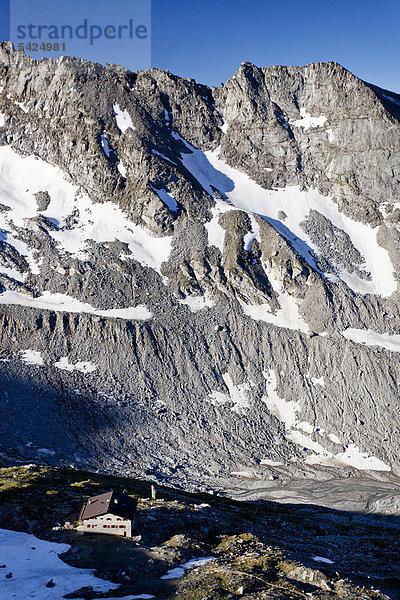 Ausblick beim Aufstieg zum Hochfeiler  Pfitschertal  unten die Hochfeilerhütte  Südtirol  Italien  Europa