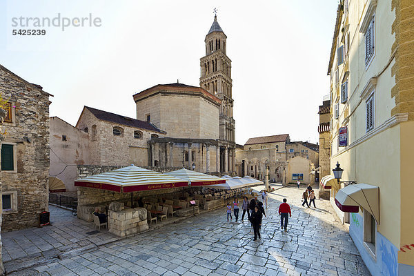 Diokletianspalast  Platz zwischen Peristyl und Kathedrale  Split  Mitteldalmatien  Altstadt  Dalmatien  Adriaküste  Kroatien  Europa  ÖffentlicherGrund