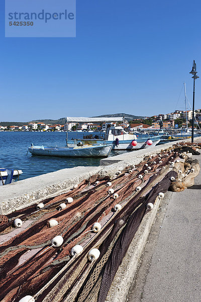 Europa trocknen Netz Fischer ausbreiten Kroatien Dalmatien Straßenrand