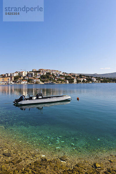 Blick auf Rogoznica  Mitteldalmatien  Dalmatien  Adriaküste  Kroatien  Europa  ÖffentlicherGrund