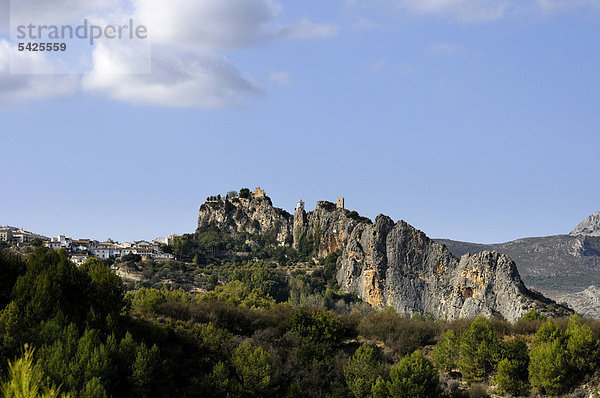 Ort auf einem Felsblock  Guadalest  Costa Blanca  Spanien  Europa