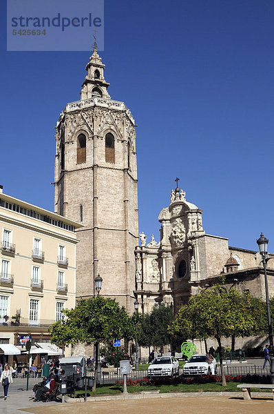 Glockenturm Miguelete und Puerta de los Hierros  Kathedrale  Valencia  Spanien  Europa