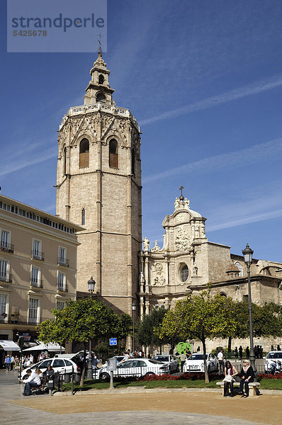 Glockenturm Miguelete und Puerta de los Hierros  Kathedrale  Valencia  Spanien  Europa