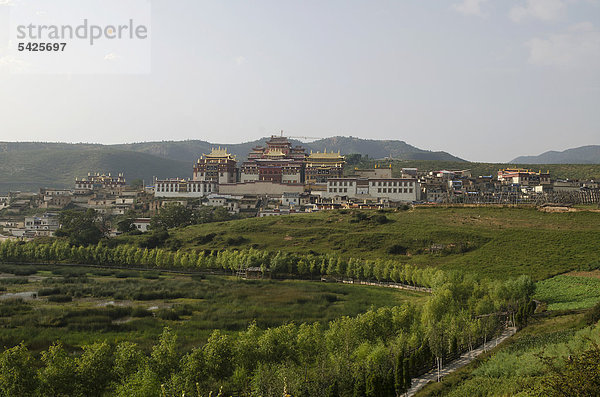 Buddhistisches tibetisches Gelugpa Kloster Ganden Sumtseling  Sungtseling  Gyeltang  Zhongdian  Shangrila  Shangri-la  Yünnan  Tibet  China  Asien