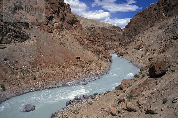 Tsarap-Fluss  beim Kloster Phuktal  Purni  Zanskar  Ladakh  indischer Himalaya  Jammu und Kaschmir  Nordindien  Indien  Asien