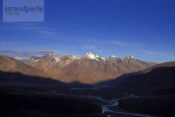 Zanskar-Tal und Berggipfel  Tongde  Zanskar  Ladakh  indischer Himalaya  Jammu und Kaschmir  Nordindien  Indien  Asien
