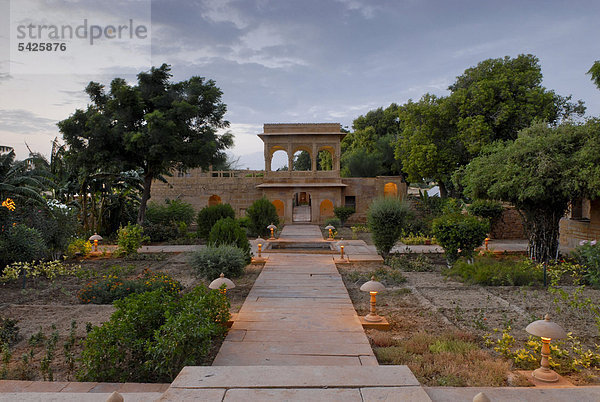 Mool Sagar  Heritage Hotel und Lustgarten der Maharajas von Jodhpur  bei Jaisalmer  Wüste Thar  Rajasthan  Nordindien  Indien  Asien