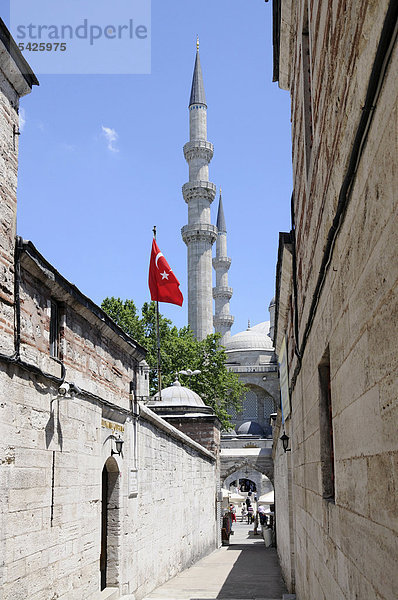 Enge Gasse zur Sueleymaniye-Moschee  Sueleymaniye Camii  Altstadt  Istanbul  Türkei  Europa