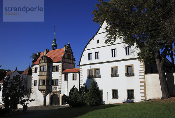 Das untere Schloss Benesov nad PloucnicÌ  Schloss Bensen  Benesov nad PlousnicÌ  Bensen  Nordböhmen  Böhmen  Tschechien  Tschechische Republik  Europa