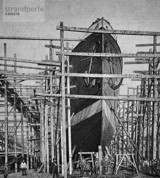Der Vorsteven des eisernen Kauffahrteischiffes Cassius auf der Werft zu Gaarden  Kiel  Holzstich  1880