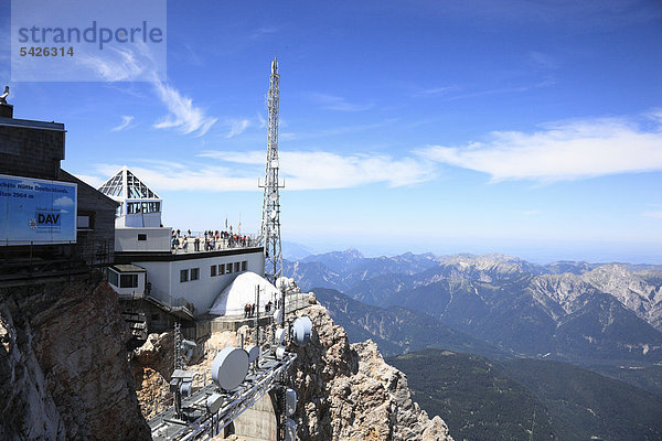 Meteorologische Station und Sendemastanlage auf der Zugspitze  Bayern  Deutschland  Europa