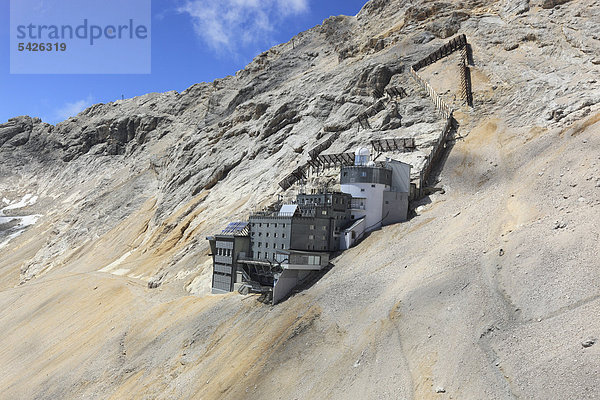 Das Schneefernerhaus  ehemaliges Hotel  heute Umweltforschungsstation  Zugspitze  Wettersteingebirge  Bayern  Deutschland  Europa