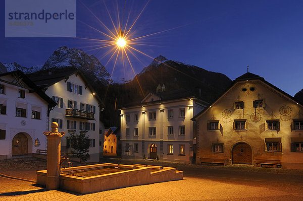 Europa Gebäude Quadrat Quadrate quadratisch quadratisches quadratischer Dorf Kanton Graubünden Schuls alt Schweiz