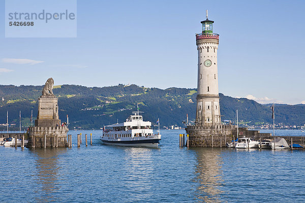 Hafeneinfahrt Hafen Europa Leuchtturm Bodensee Bayern Deutschland Lindau