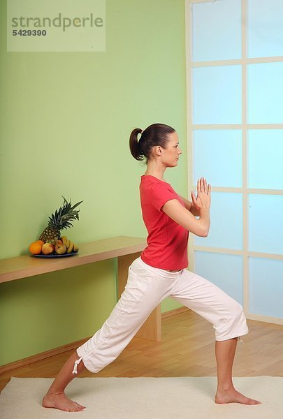 Yoga Übungen : '' Schritt für Schritt gehe ich durchs Leben '''