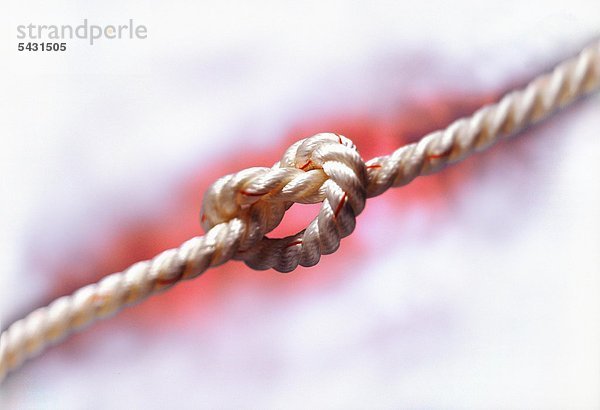 in einem Seil befindet sich ein Knoten