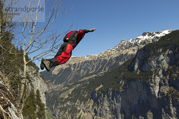 Basejumper in der Luft