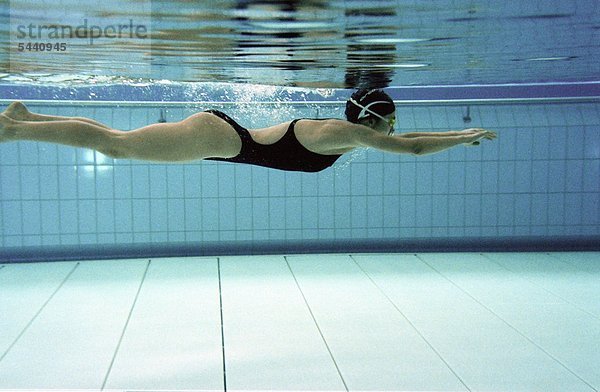 Badeanzug Mütze schwarz 1 schwimmen Ziehbrunnen Brunnen Schwimmer dippen Stück