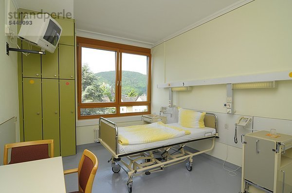 Krankenzimmer   Betten   Krankenbetten