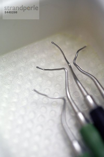 Zahnarztpraxis : Eine Nahaufnahme von vier Sonden