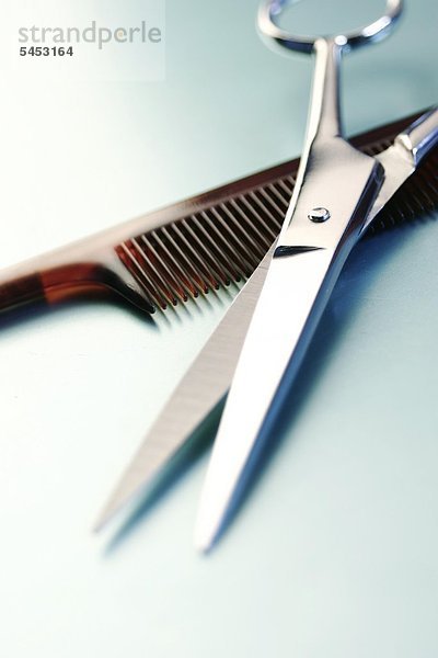 Haarschere mit Kamm - hair scissors and comb