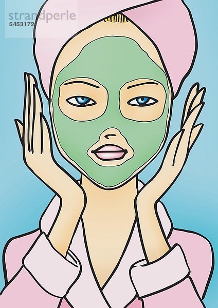 Junge Frau mit grüner Gesichtsmaske -