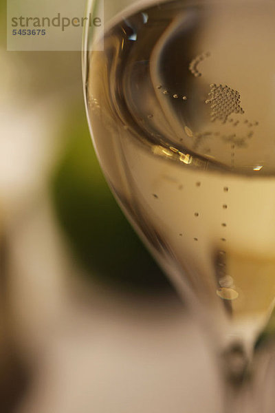 Champagnerglas mit freiem Blick auf Blasen