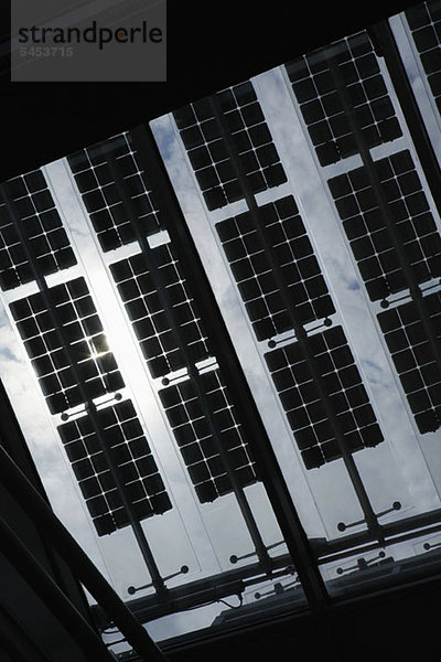 Sonnenkollektoren auf dem Dach des Jakob-Kaiser-Hauses