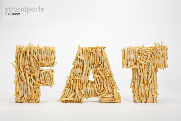 Pommes frites geformt  um das Wort FAT zu bilden