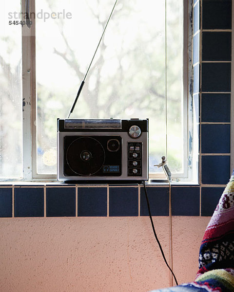 Radio auf der Fensterbank