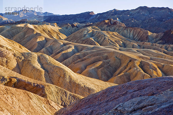 Die erodierte Landschaft von Zabriskie Point im Death Valley