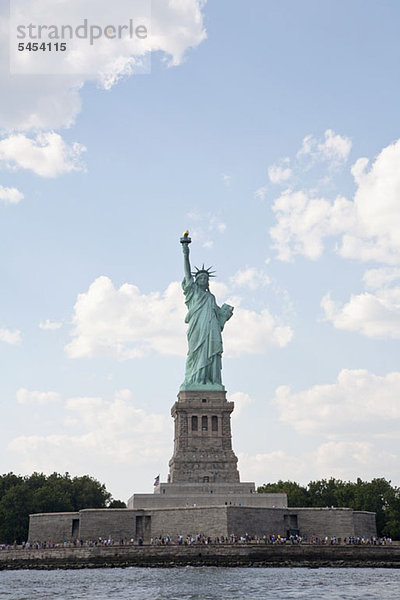 Freiheitsstatue auf Liberty Island  New York  USA